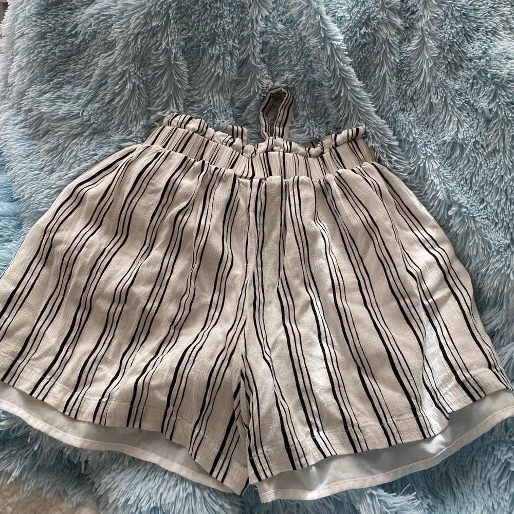 Shorts - Picture 3 of 3